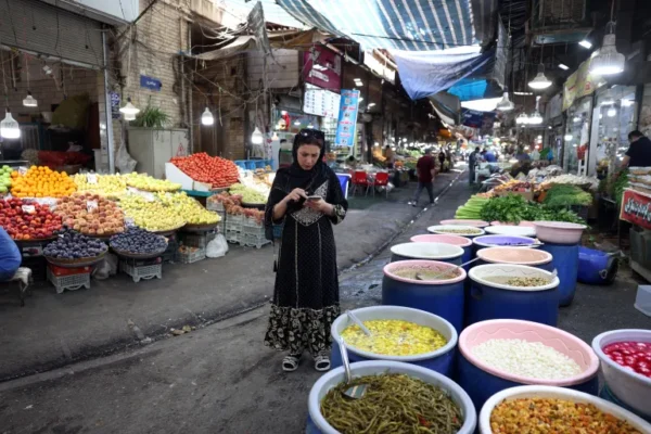Iran GDP Falls 10% as Oil and Gas Sector Slumps