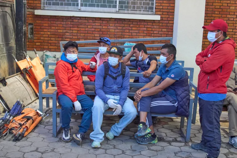 Nepal Avalanche Kills 2, Rescuers Search for Missing People
