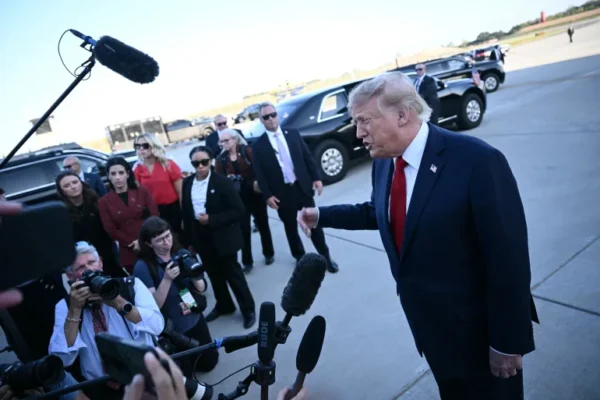 Trump Warns Canada-EU Alliance Could Trigger Tariffs