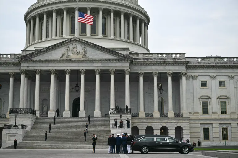 US House Votes to End Iran War as 7 GOP Members Back
