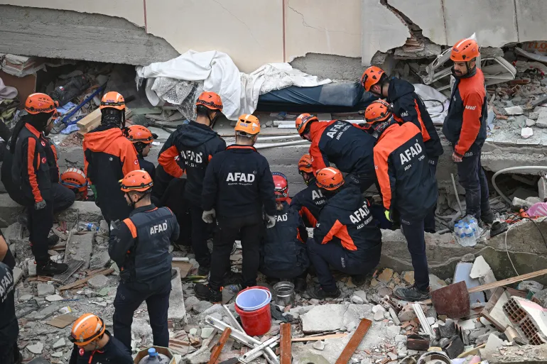 Istanbul Building Collapse: Two Killed in Türkiye